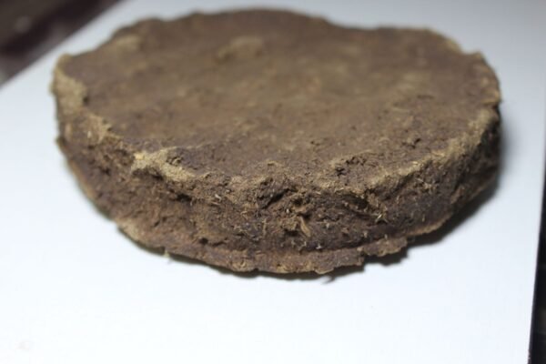 Deshi Gir Cow Dung cake देशी गाईची गोवरी / गोबर की खली - Image 2